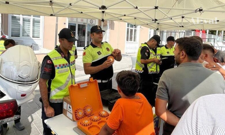 Trafik Jandarma bilgilendirme icin sahada 2 | Edirne Ahval Gazetesi