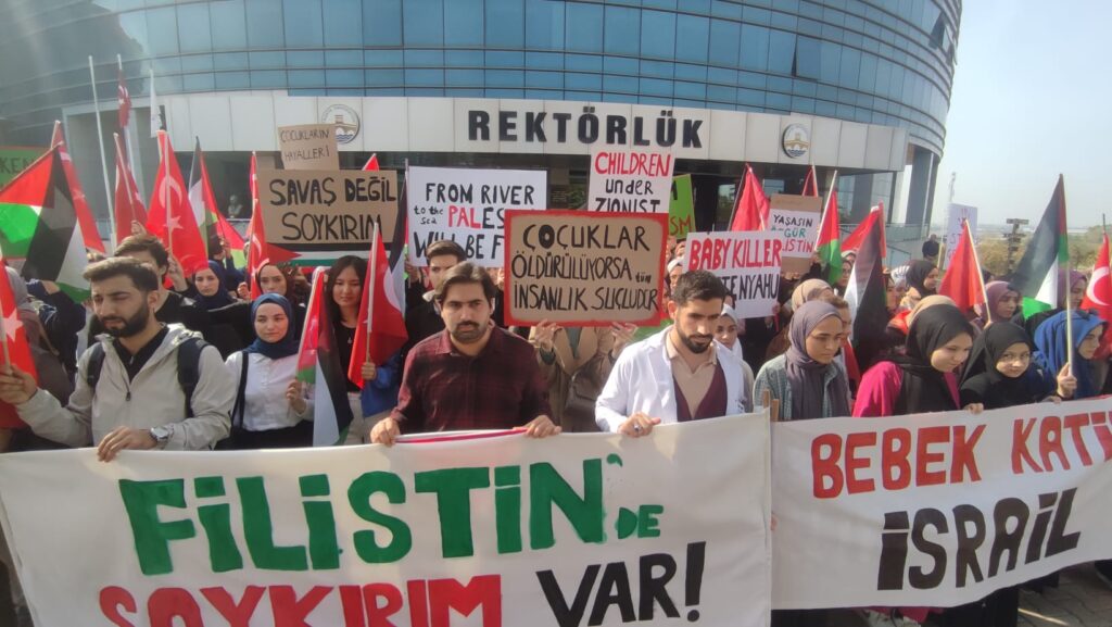 Ogrencilerden savasa sessiz protesto 4 | Edirne Ahval Gazetesi