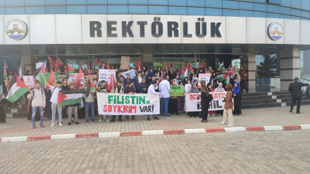 Ogrencilerden savasa sessiz protesto 5 | Edirne Ahval Gazetesi